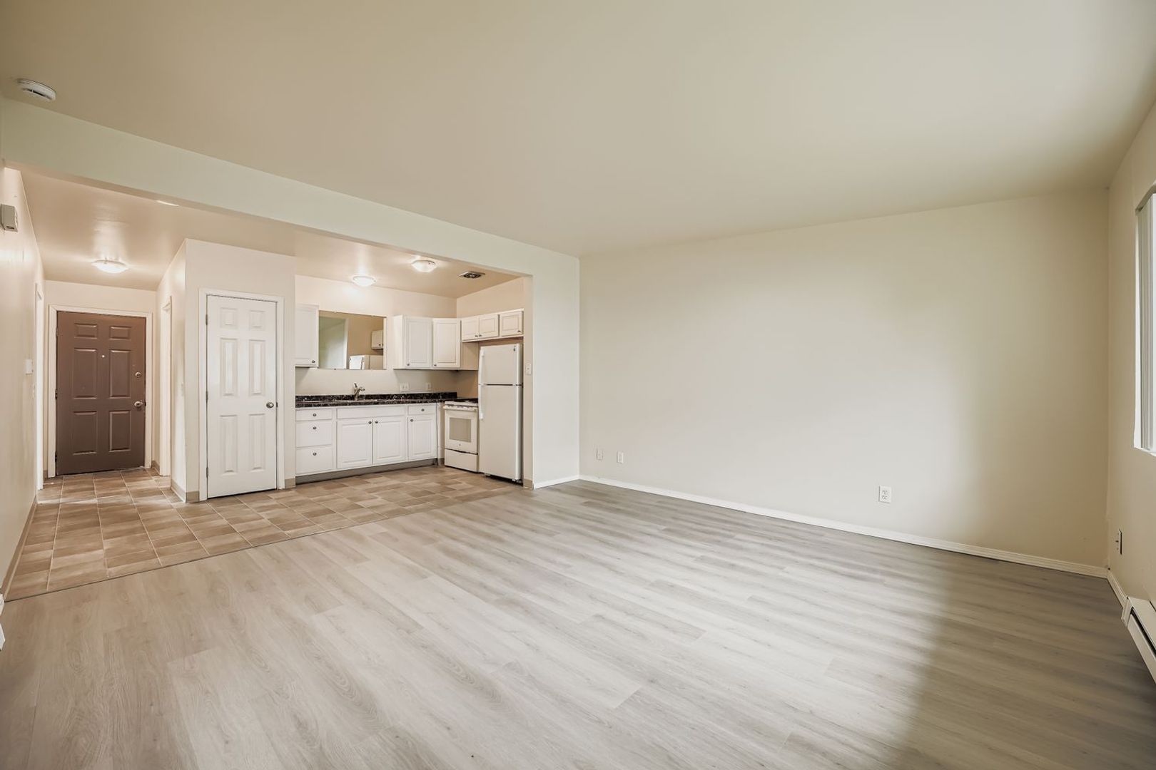 Kent Apartment: 639 3rd Ave S