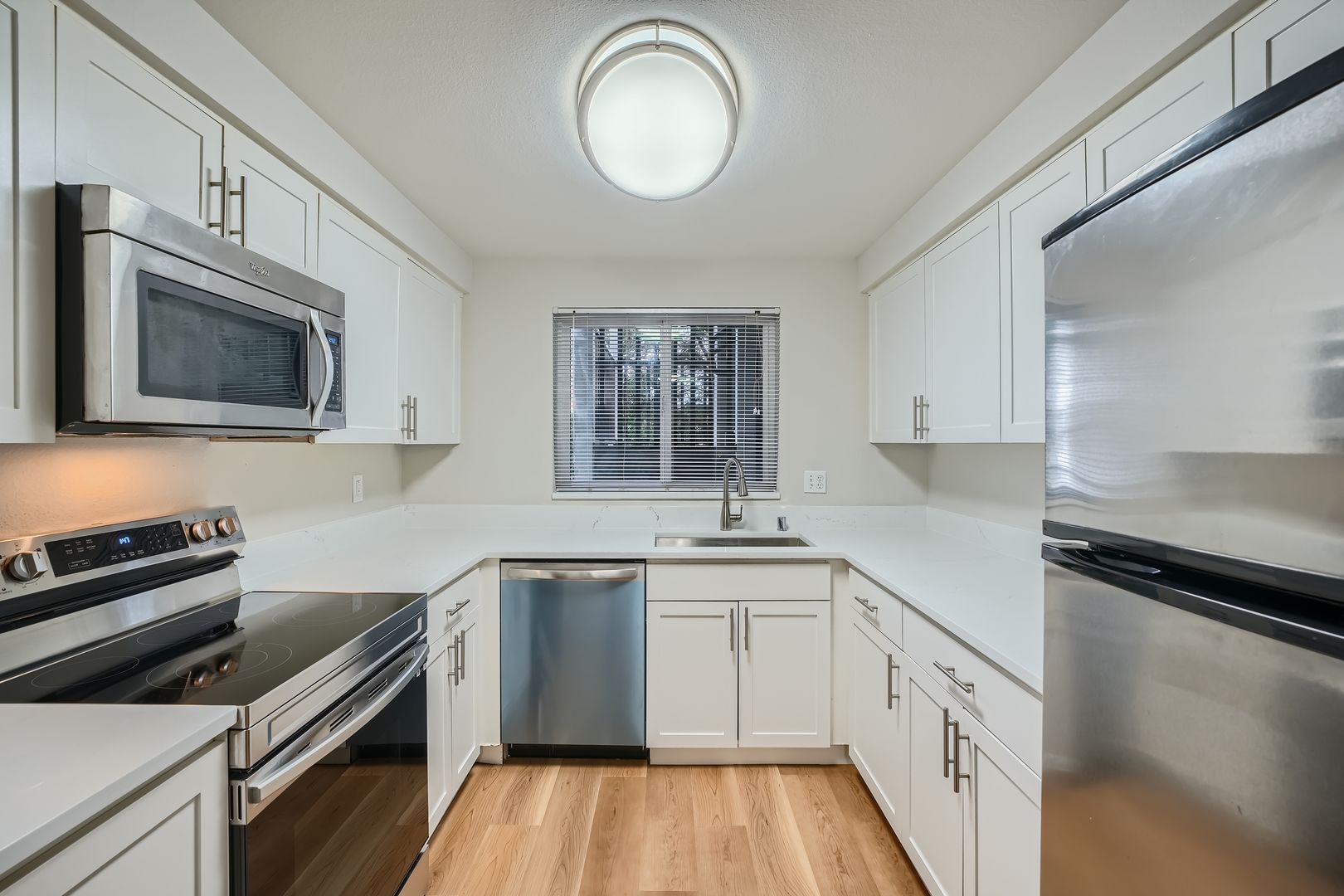 Bellevue Apartment: 13842 NE 8th St