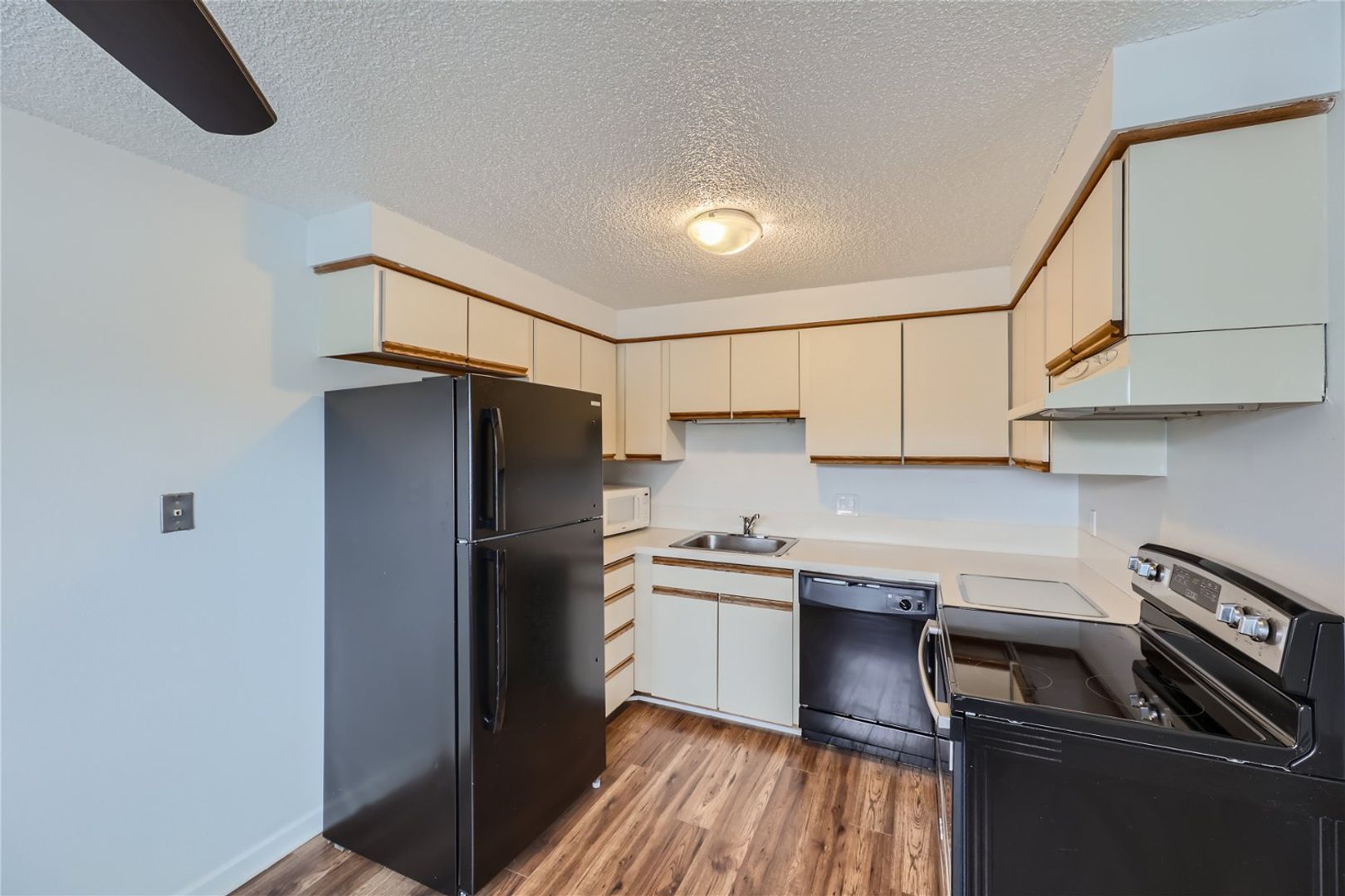 Seattle Apartment: 10708 Stone Ave N