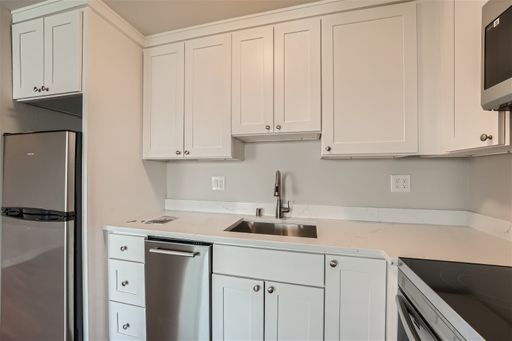 Amazing 1bed/1bath Apartment in the heart of Alki Beach! – photo 1