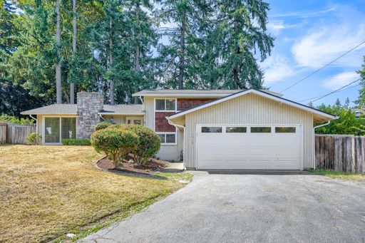 4bed/3bath Home with Lower-Level Bonus Room in East Bellevue! – photo 1