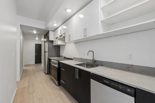 ONE MONTH FREE!! Newly Built 1-Bedroom with A/C & In-Unit Laundry! – photo 1