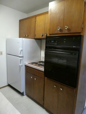 Top Floor 1bed/1bath Apartment in Ideal Lake City Location! – photo 1