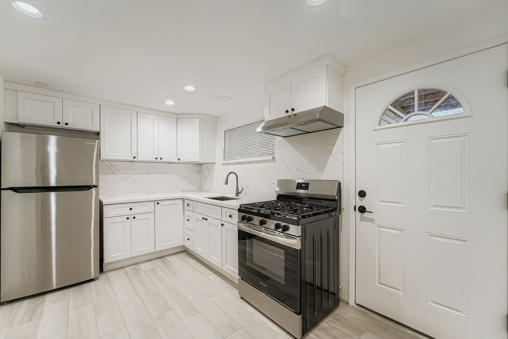 Burien Apartment: 1035 SW 122nd St.