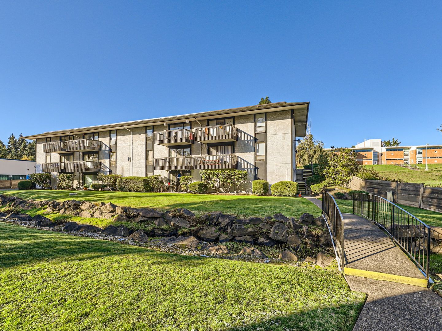 Lynnwood Condo: 19409 56th Ave W Unit 211