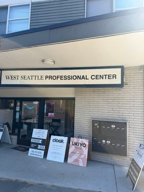 Private Office / Treatment Room Available – Seattle – $695/Month