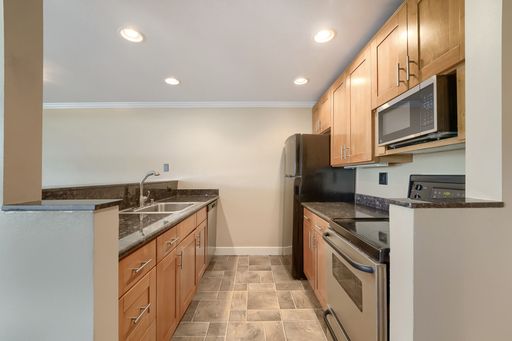 Charming 1bed/1bath Apartment with Balcony in North Queen Anne! – photo 1