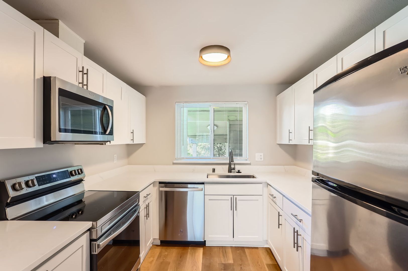 Bellevue Apartment: 13842 NE 8th St