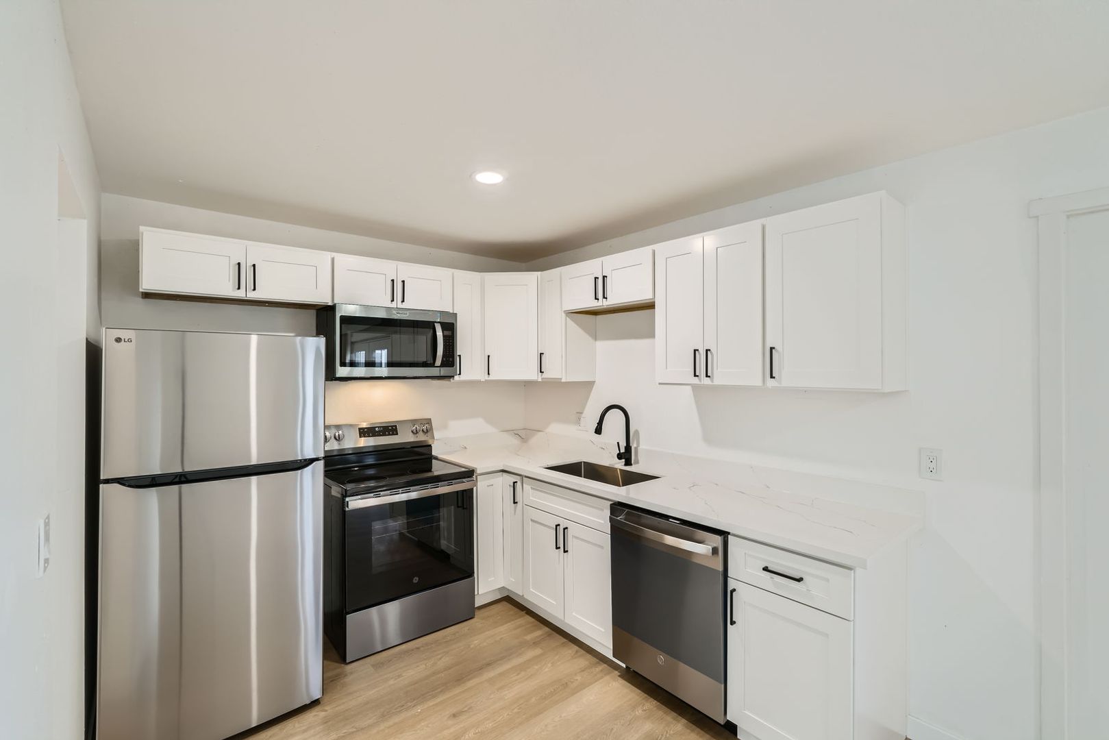 Seattle Apartment: 9020 20th Ave SW