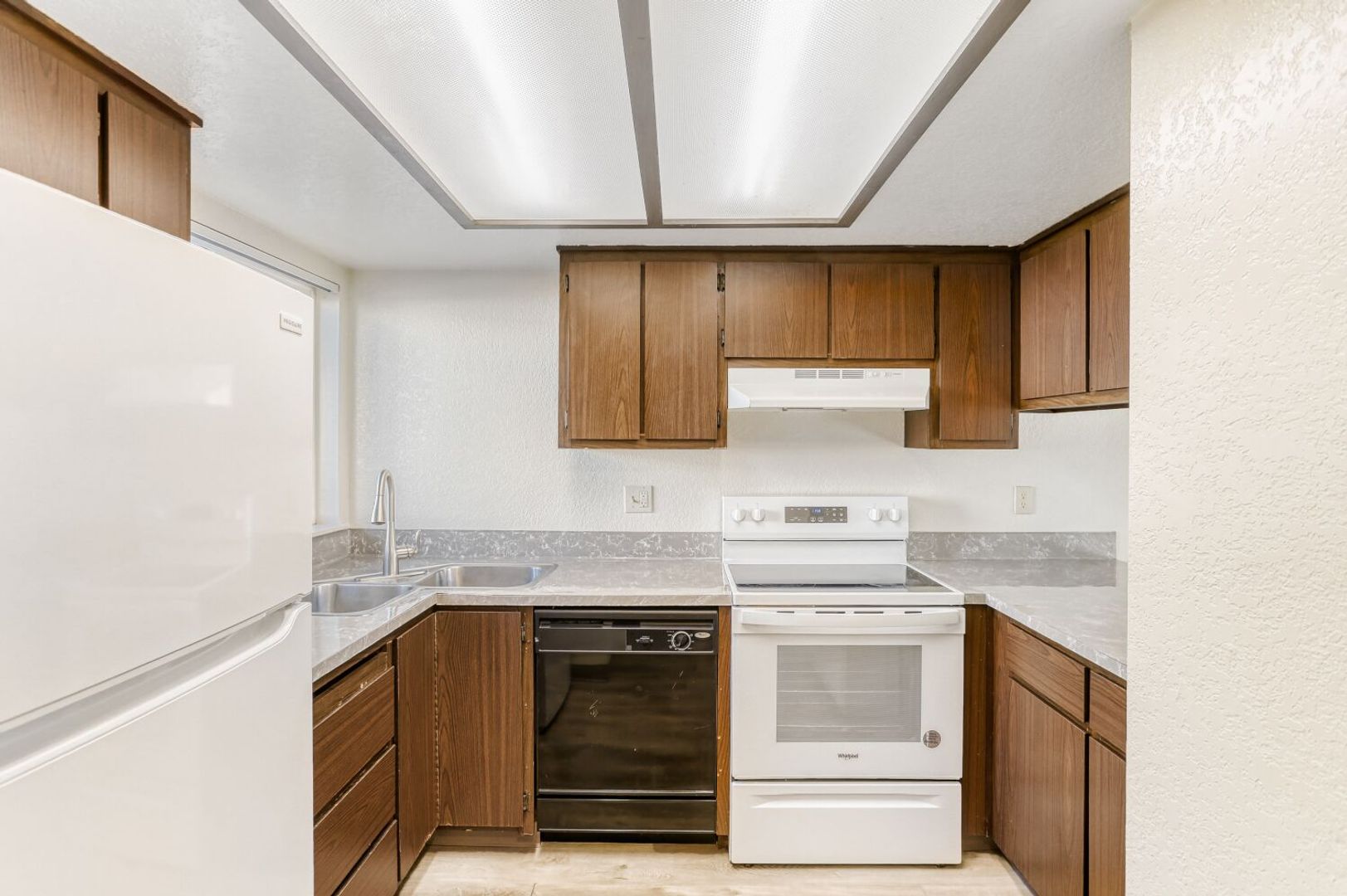 Everett Apartment: 6911 Rainier Dr. Unit 2