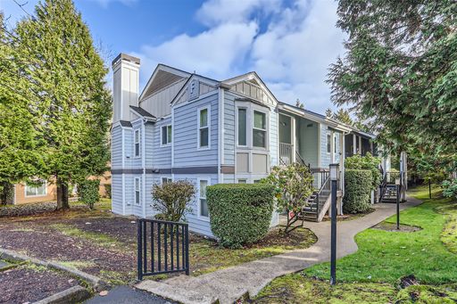 Premiere 1 Bed 1 Bath Unit in Amazing Bellevue Apartment Community!!! – photo 1