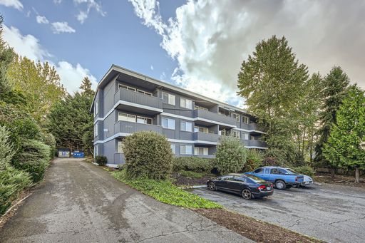 Newly Upgraded 1bed/1bath Apartment in Renton with In unit Washer & Dryer! – photo 1