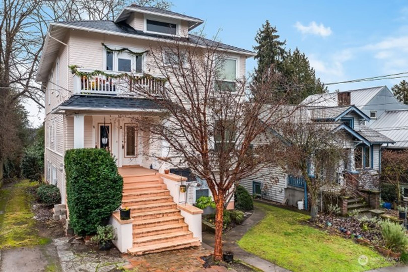 Seattle Apartment: 3620 Burke Ave N