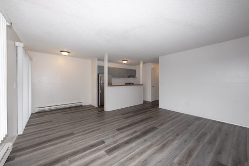 Top Floor 1bed/1bath Apartment with Views of the Sound!