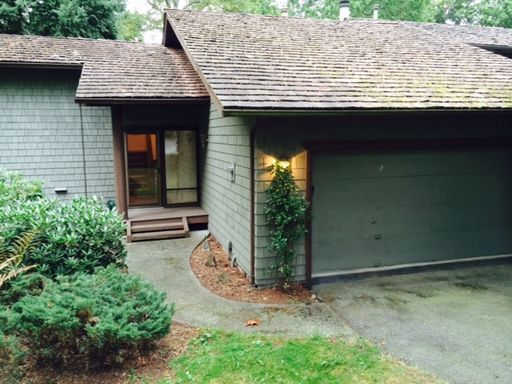 Charming 3bed/2bath Home in Convenient Redmond Location! – photo 1