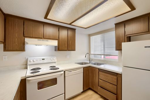 Townhome Style 2bed/1.5bath Unit in Everett! – photo 1