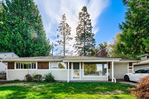 Charming 3-Bedroom Lakeridge Home with Large Fenced Backyard – photo 1