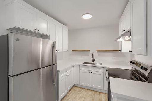 Newly Remodeled Top Floor 2bed/1bath Apartment in the Heart of Capitol Hill! – photo 1
