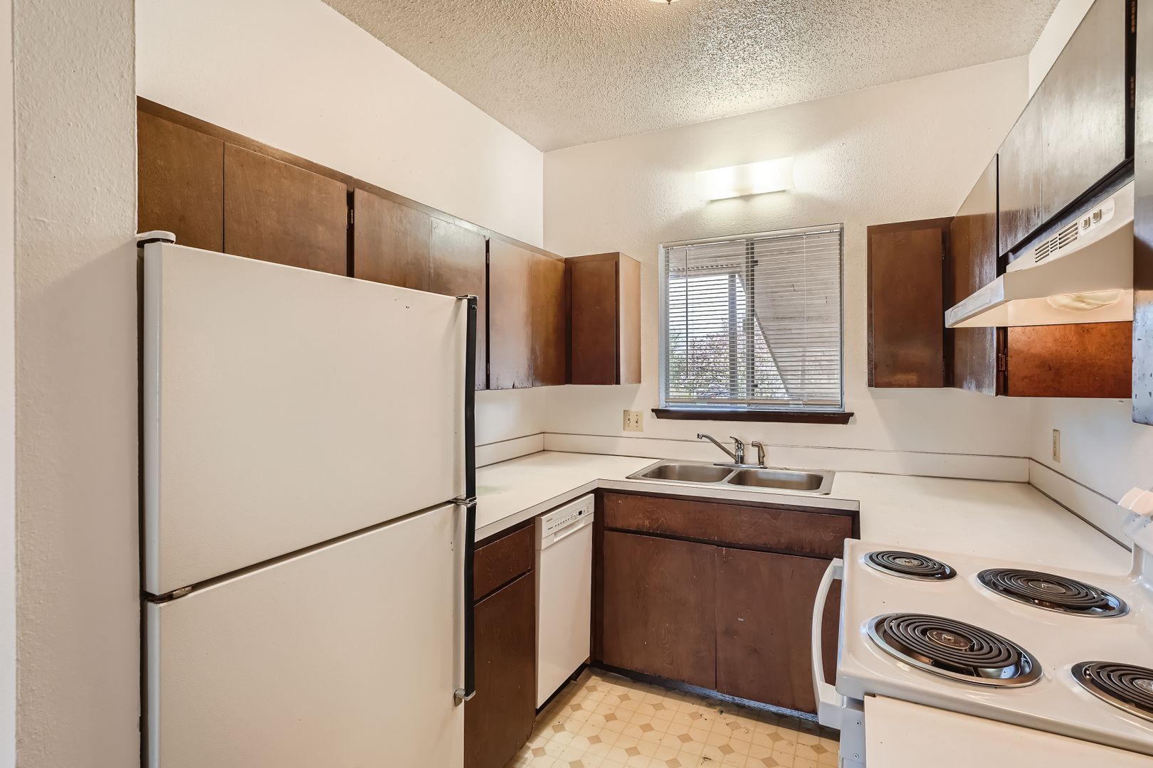 Sumner Apartment: 1640 Washington St