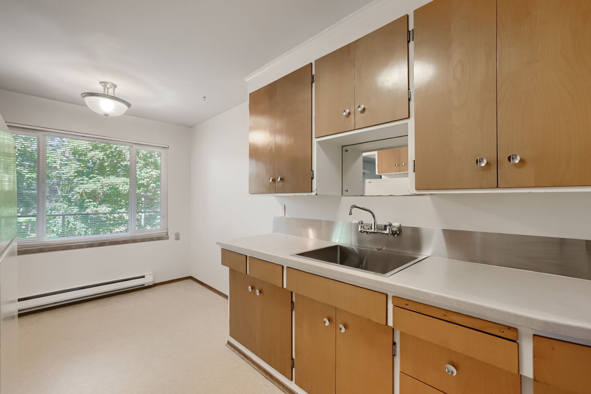 Seattle Apartment: 8257 Corliss Ave N Unit 6