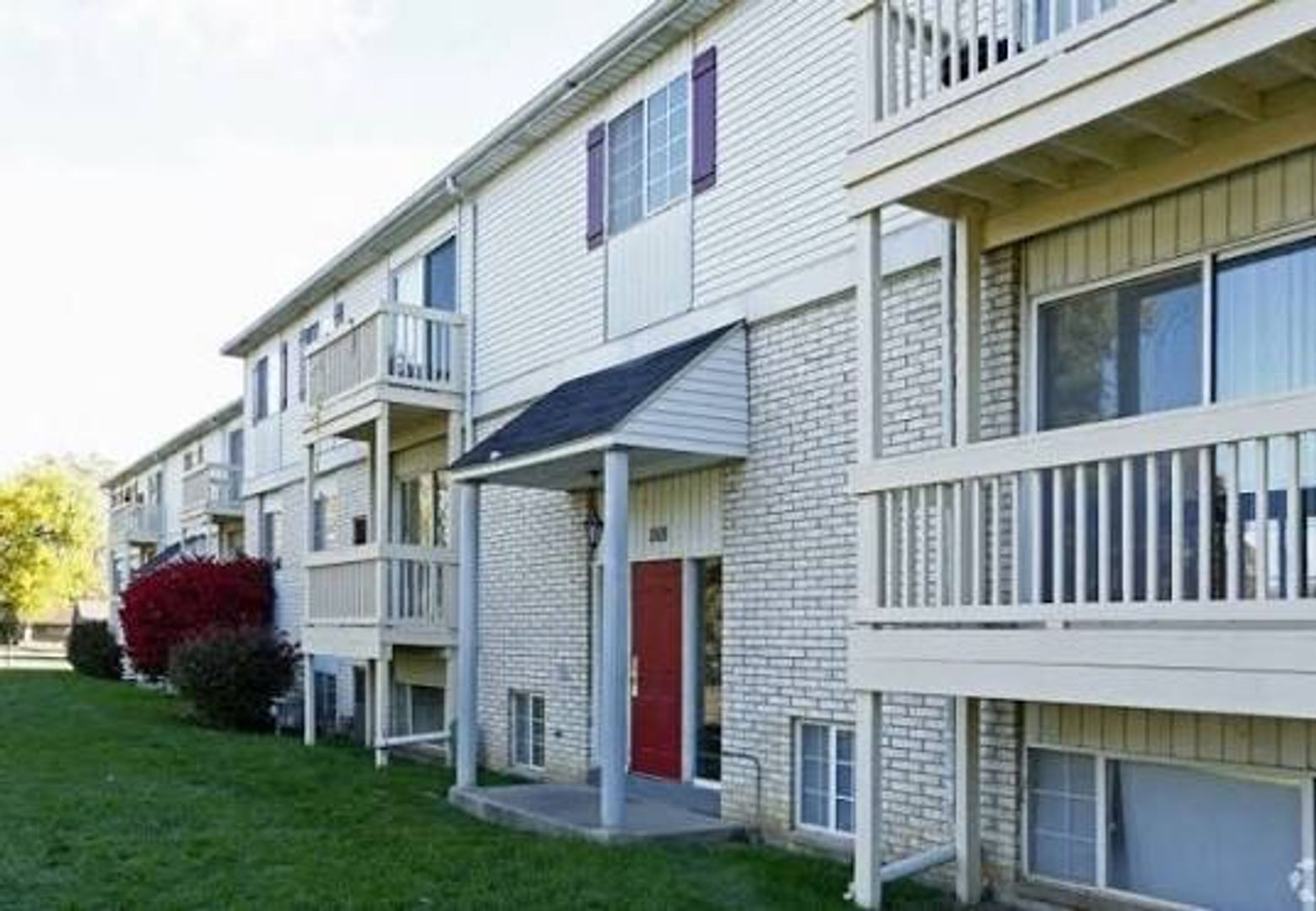 Monroe Apartment: 1166 N Macomb St
