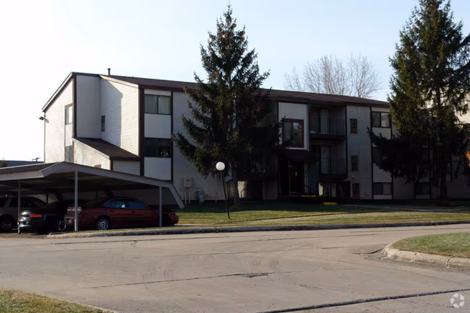 Clinton Township Apartment: 16695 Washington Sq