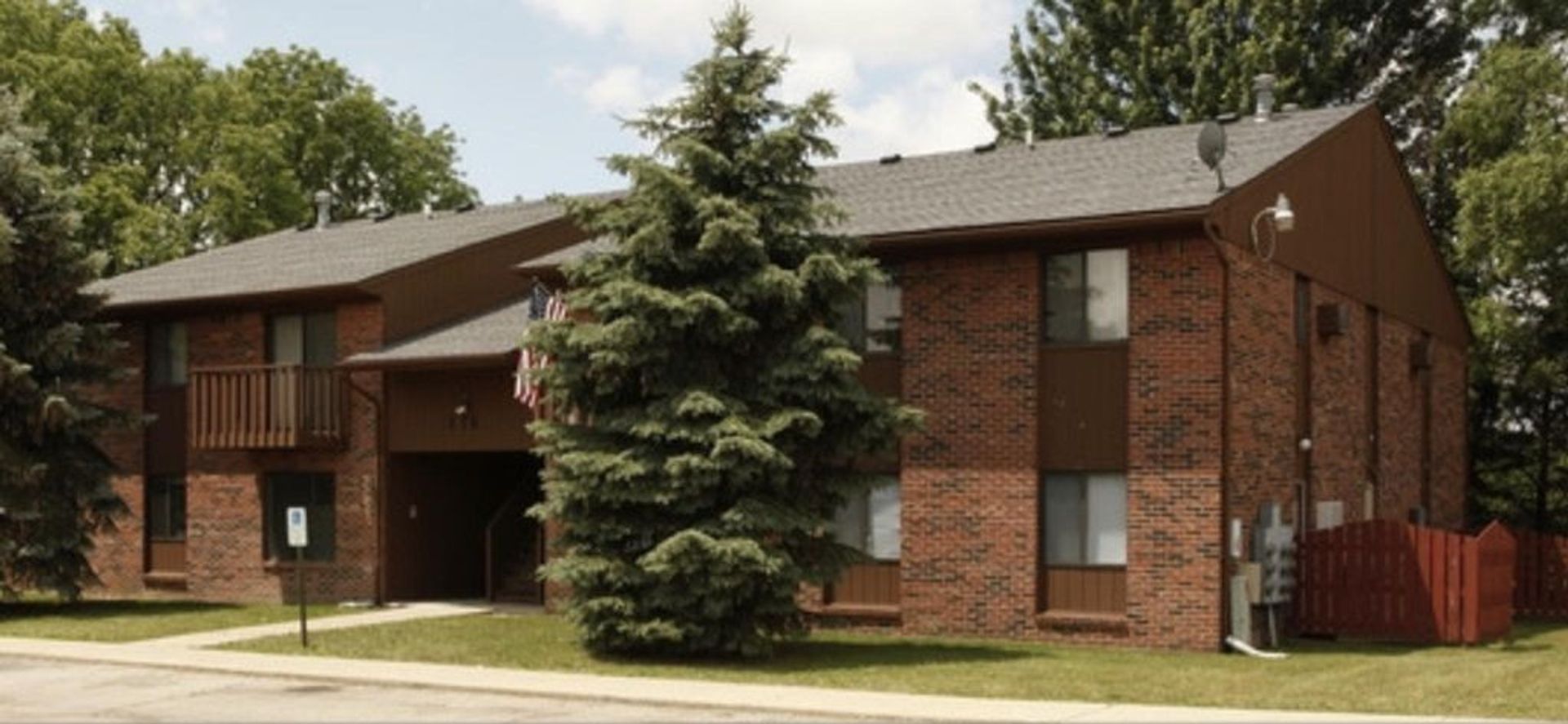 Fowlerville Apartment: 271 Garden Ln