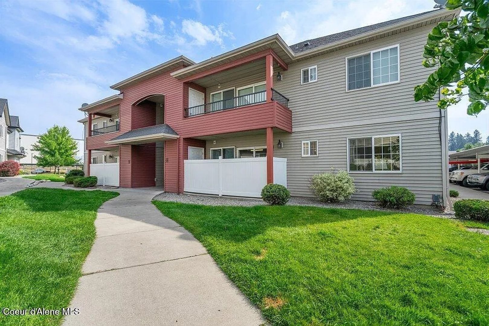 Post Falls House: 322 N Promenade Loop #B101