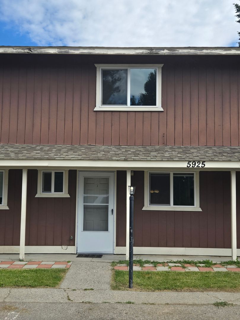 Spirit Lake Apartment: 5937 W Maine Street Unit's A-E