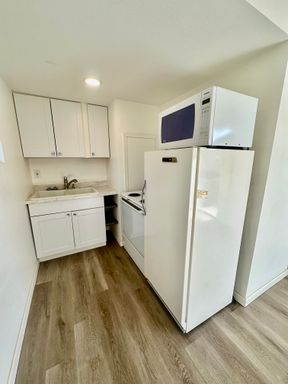 2.2 Miles to Oregon Tech and Sky Lakes Medical Center! Newly renovated 1bdrm – photo 1