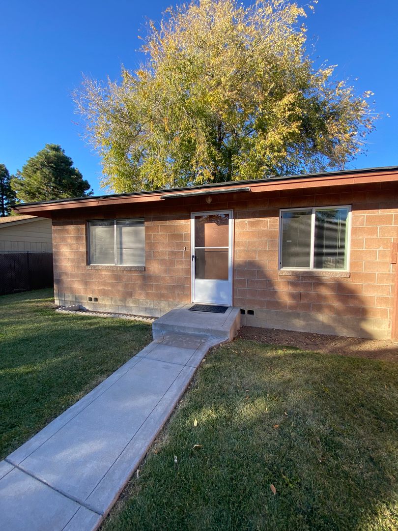 Klamath Falls Apartment: 3850 Madison