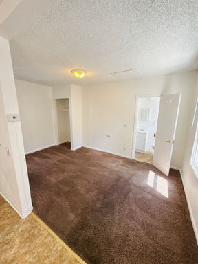 Hard to find Studio Apartment - Water/Sewer/Garbage & ELECTRICITY included in monthly rent