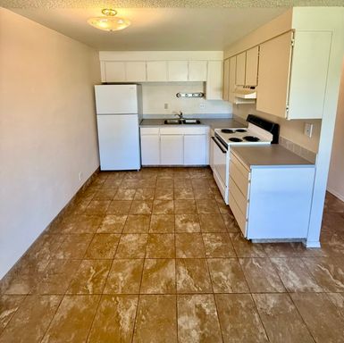 2 Bedroom / 1 Bathroom Upstairs Unit with flexible lease terms – photo 1