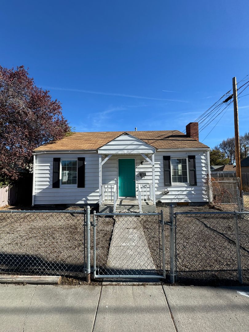 Klamath Falls House: 915 Division St