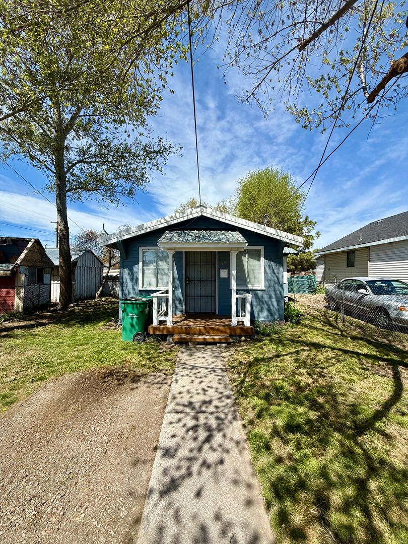 Klamath Falls House: 1715 Menlo Way