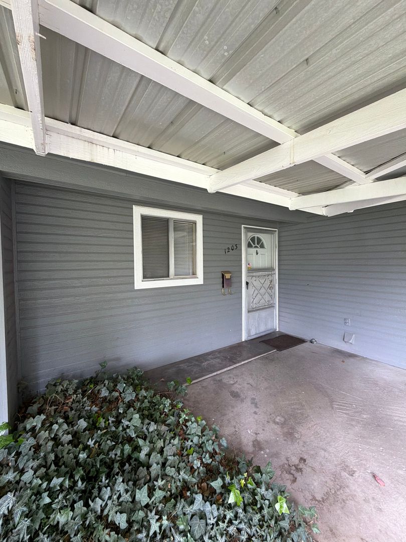 Klamath Falls House: 1203 Mitchell