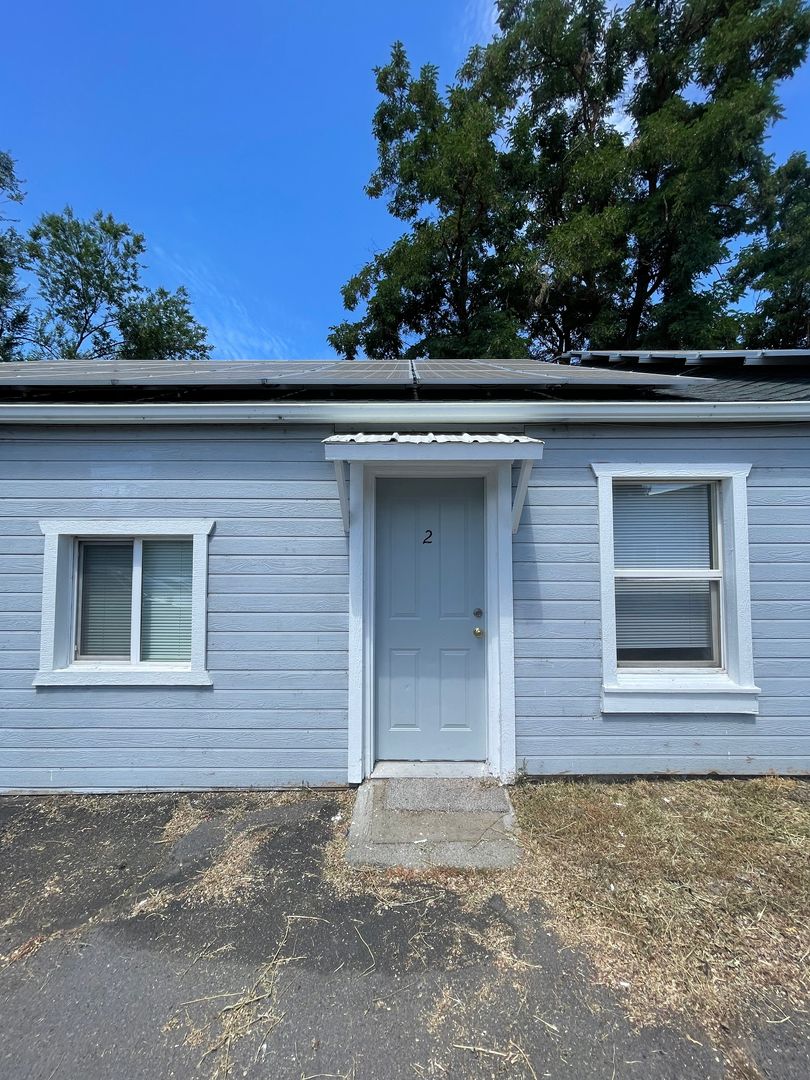 Klamath Falls House: 2045 Oregon Avenue, #2