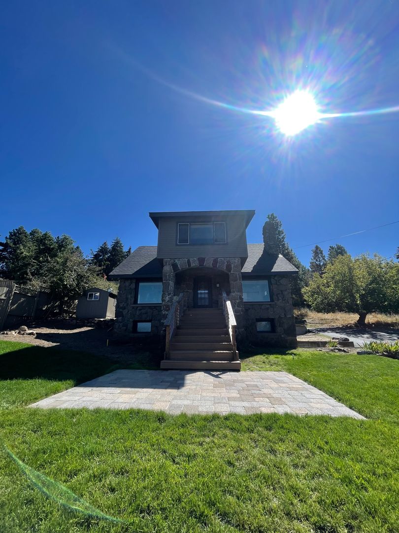 Klamath Falls House: 791 Lakeshore Dr.