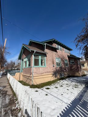 Large 3 bed 2 bath located close to downtown – photo 1