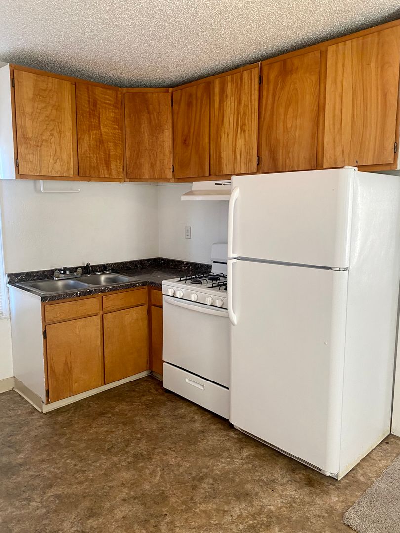 Klamath Falls Apartment: 900 Owens Street