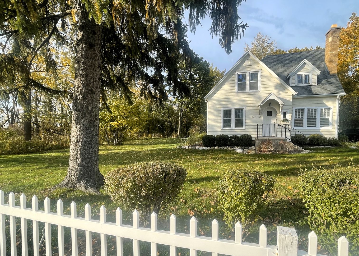 Walworth House: W5302 Hwy 67