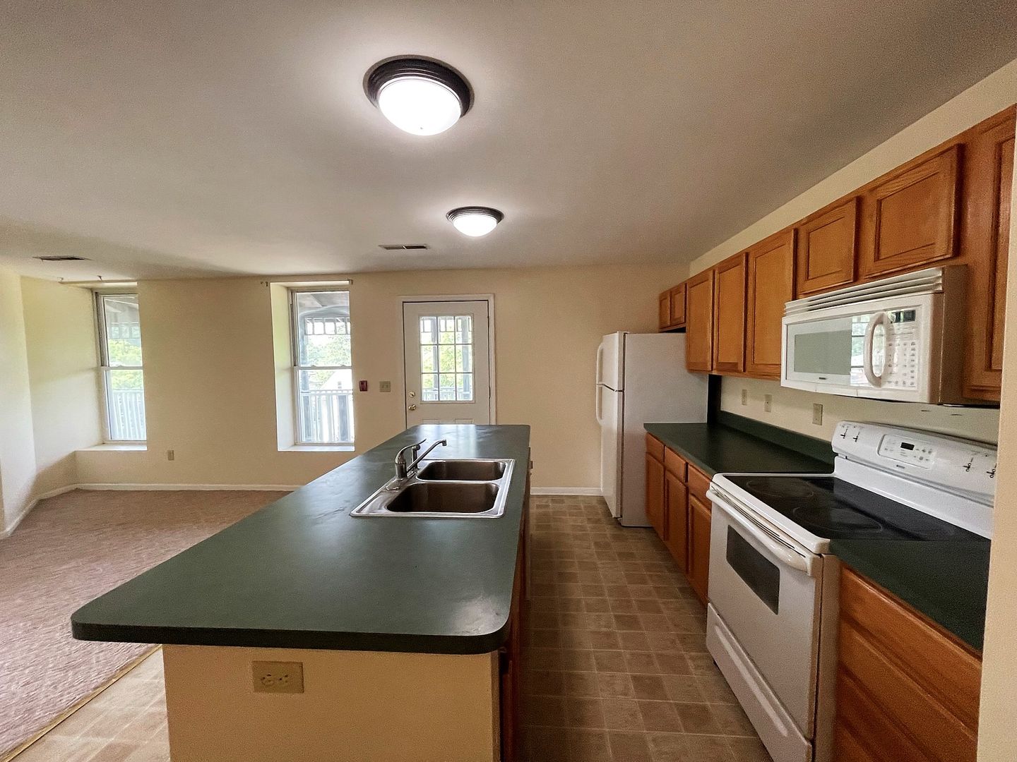 Delavan Apartment: 104 E Walworth Ave