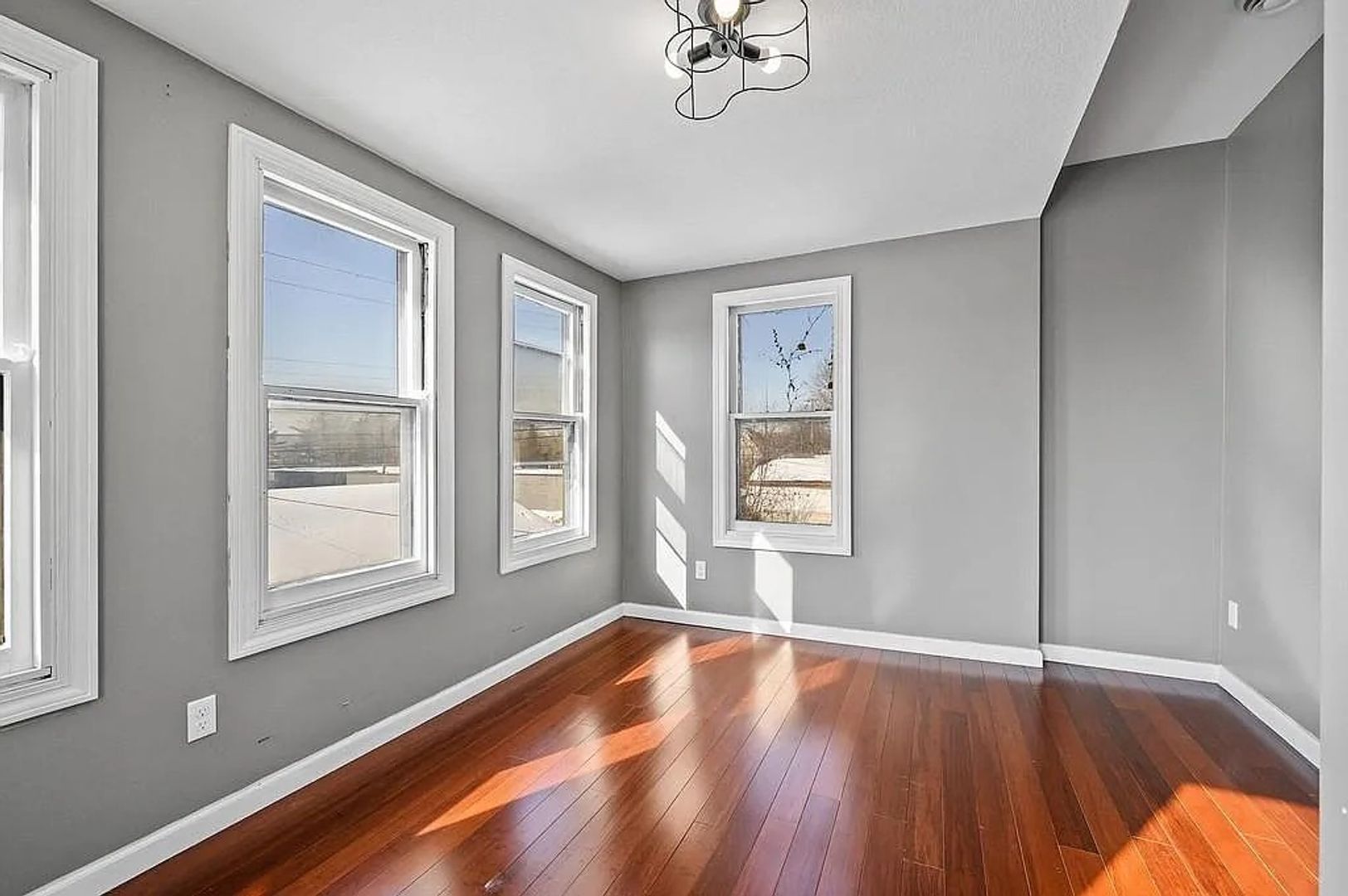 Minneapolis Apartment: 2906 Tyler St NE