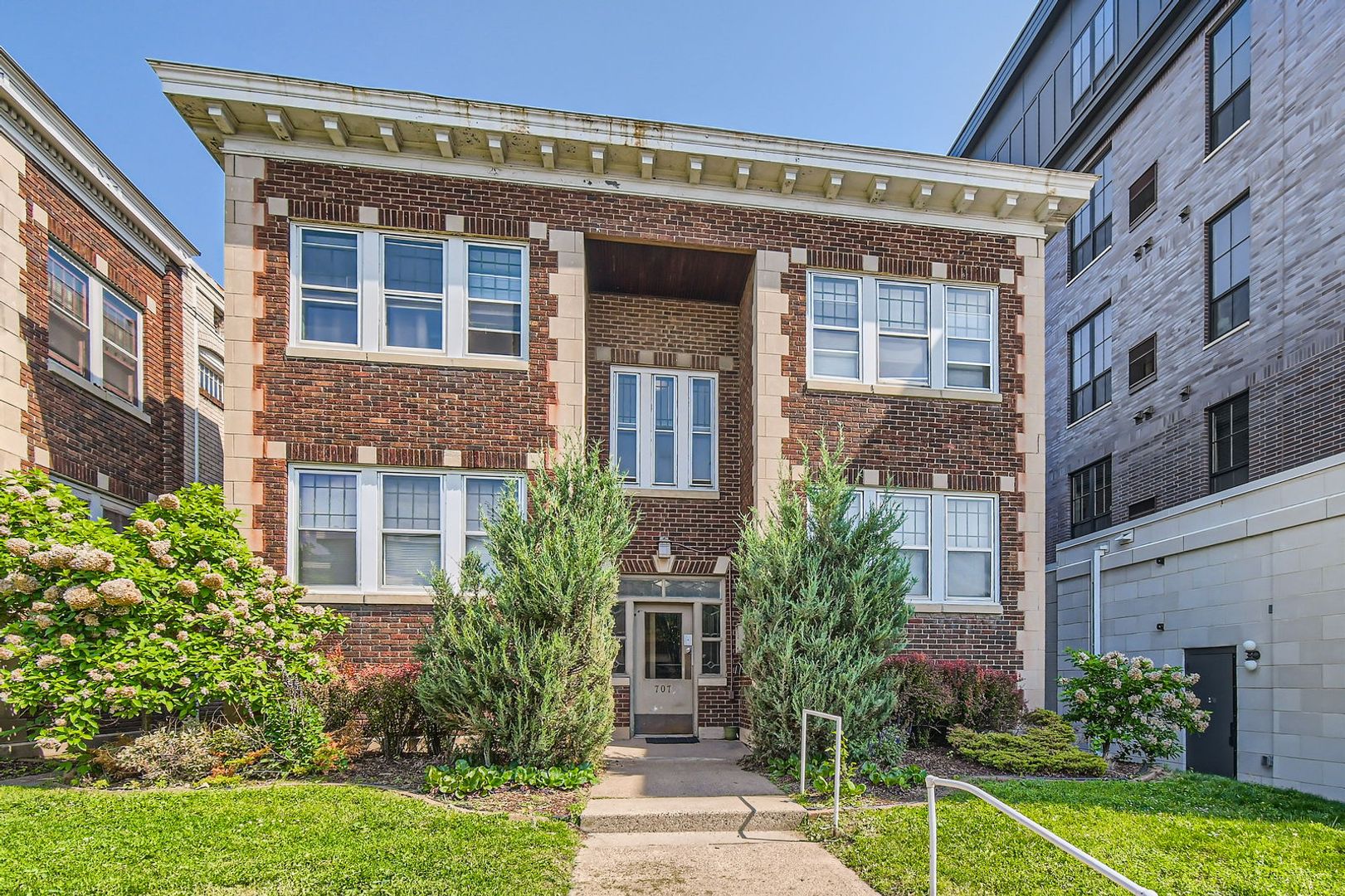 St. Paul Apartment: 707 Grand Avenue