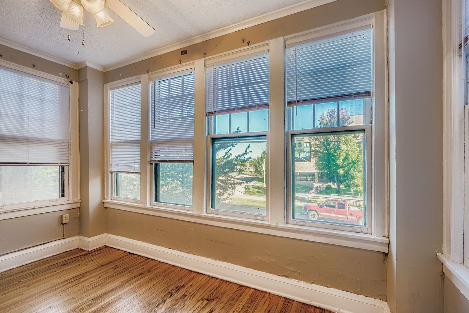 St. Paul Apartment: 250 Marshall Ave