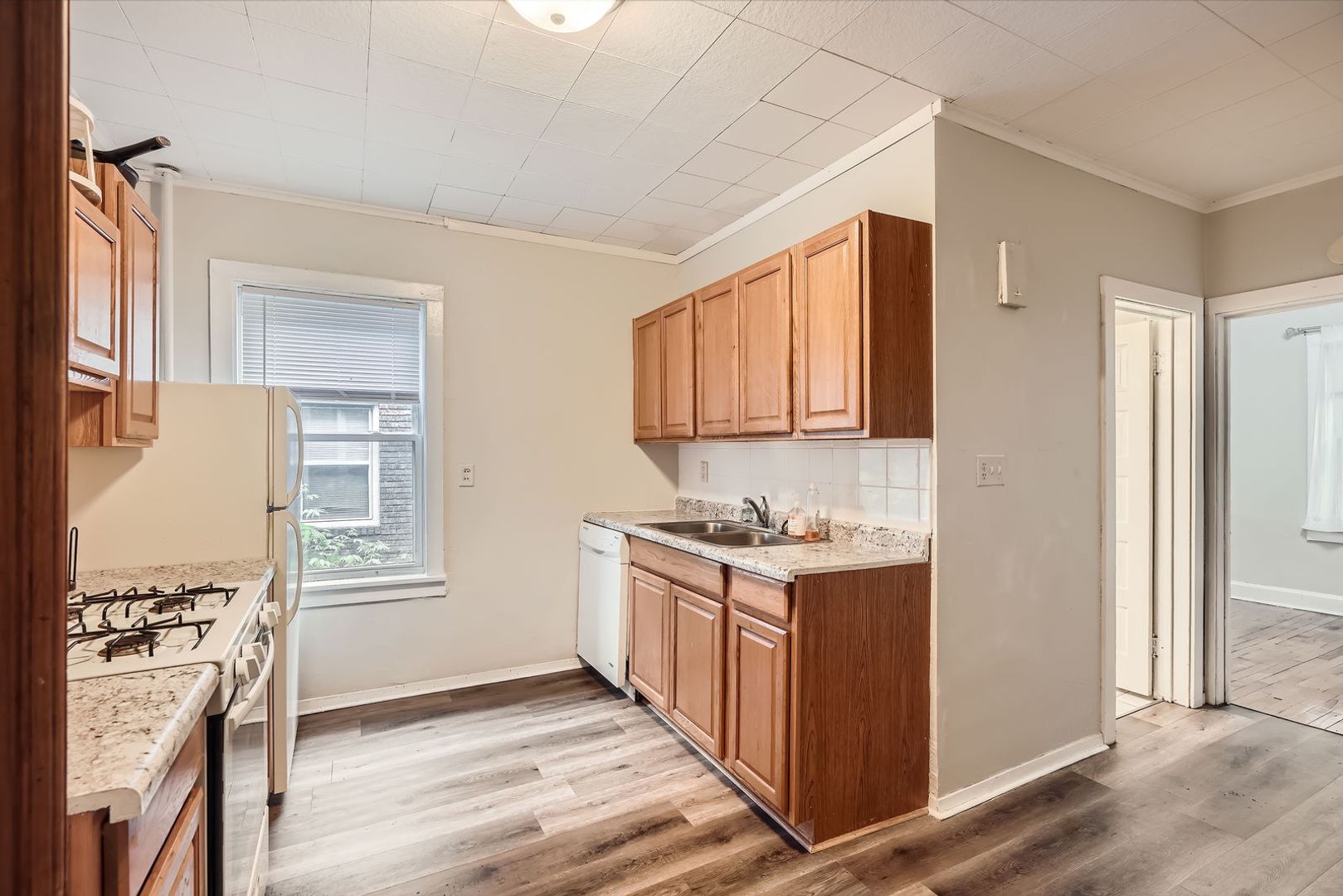 St. Paul Apartment: 1716 Grand Avenue