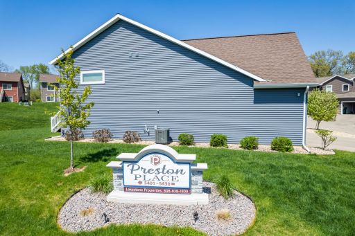 4 Bedroom/ 2.5 Bath/ 2 Stall Garage Duplex in McFarland!!