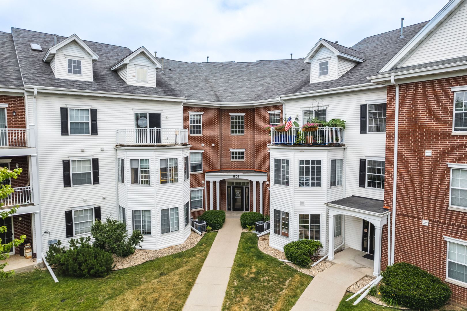Madison Apartment: 1602 Kings Mill Way