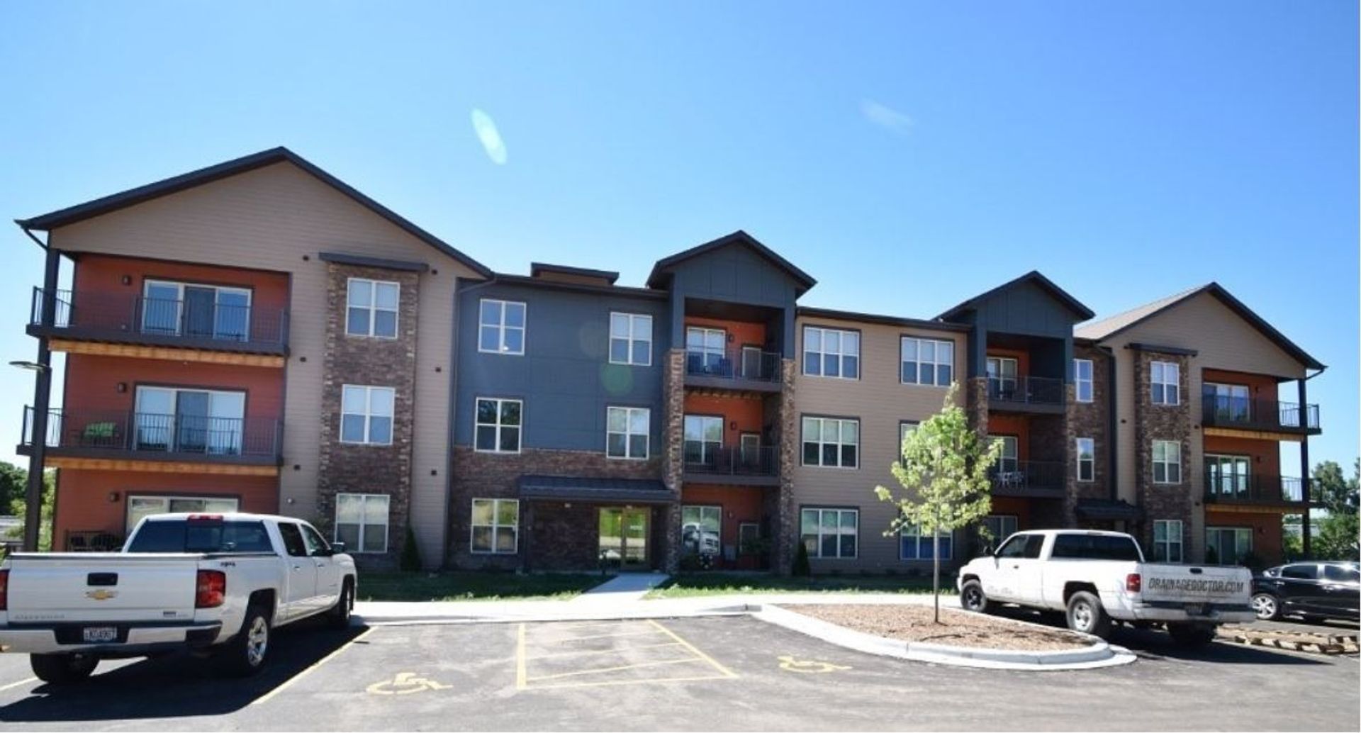 McFarland Apartment: 4606 Siggelkow Rd.