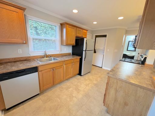 Remodeled Ground Floor Unit w/ Courtyard – photo 1